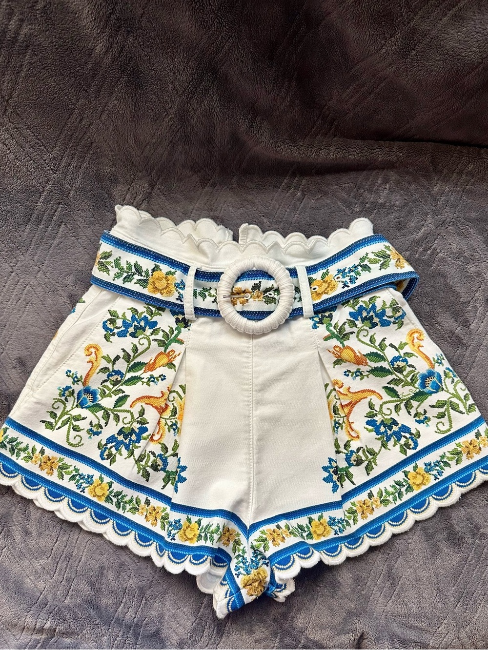 FARM Rio Emily Floral Tapestry Belted Shorts Size 25 - Picture 2 of 15